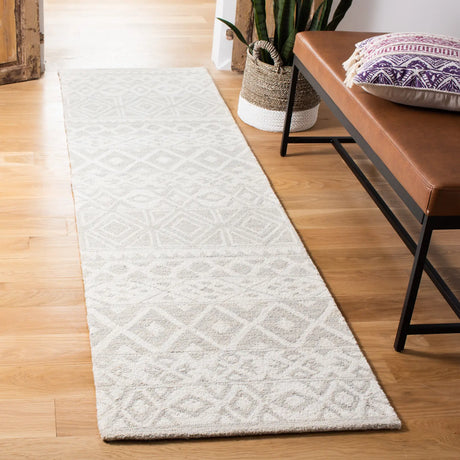 Safavieh Blossom 2'-3" x 8'-0" Rug in Silver / Ivory