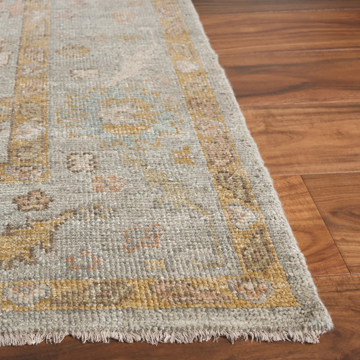Safavieh Izmir 6'-0" x 9'-0" Rug in Light Blue / Gold