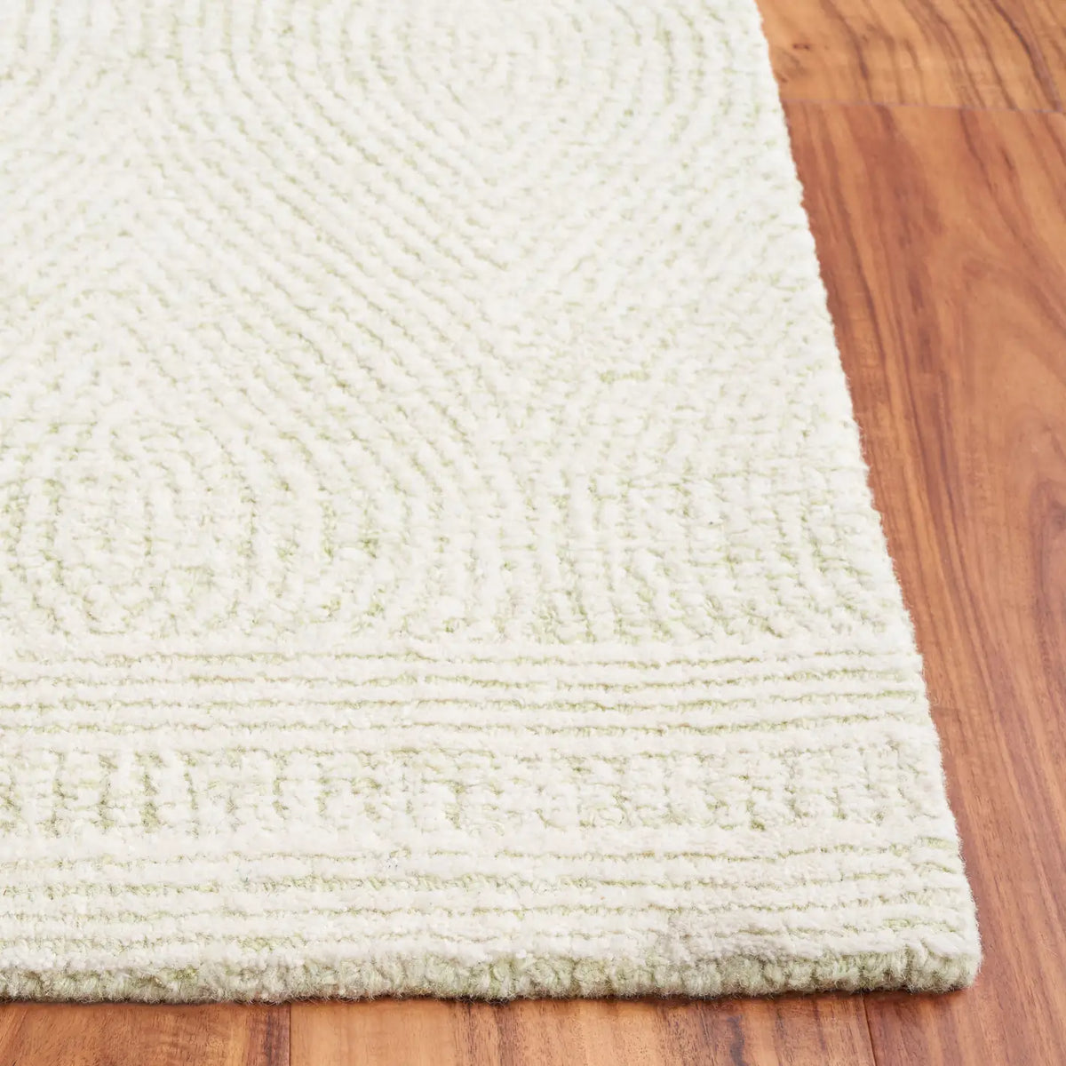 Safavieh Abstract 4'-0" x 6'-0" Rug in Green / Ivory