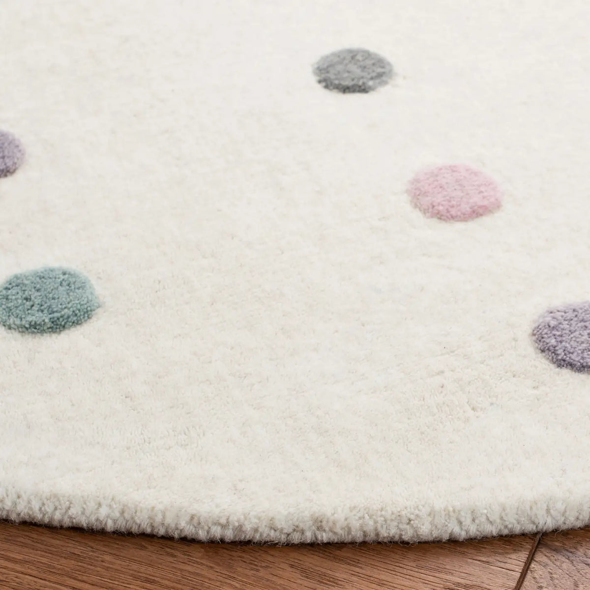 Safavieh Safavieh Kids 5'-0" x 5'-0" Rug in Ivory