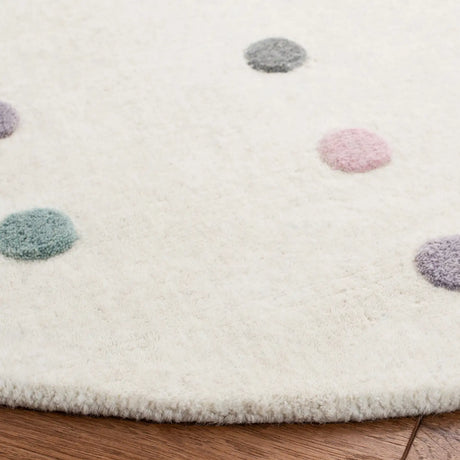Safavieh Safavieh Kids 5'-0" x 5'-0" Rug in Ivory