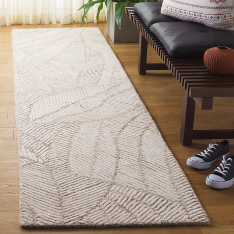 Safavieh Ebony 2'-3" x 9'-0" Rug in Beige / Ivory