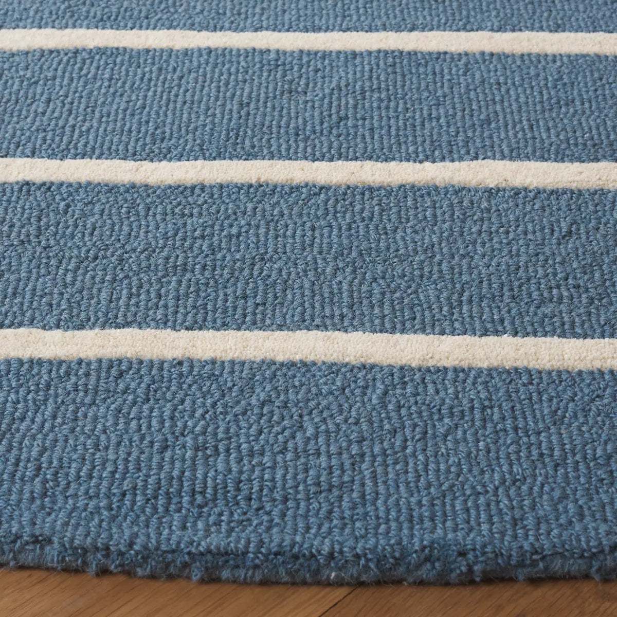 Safavieh Genre 6'-0" x 6'-0" Rug in Blue / Ivory