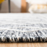 Safavieh Kilim 4'-0" x 6'-0" Rug in Black / Ivory