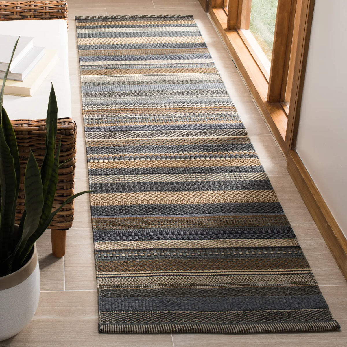 Safavieh Kilim 2'-3" x 8'-0" Rug in Blue