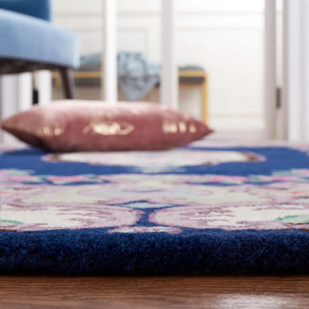 Safavieh Bellagio 4'-0" x 6'-0" Rug in Navy / Ivory
