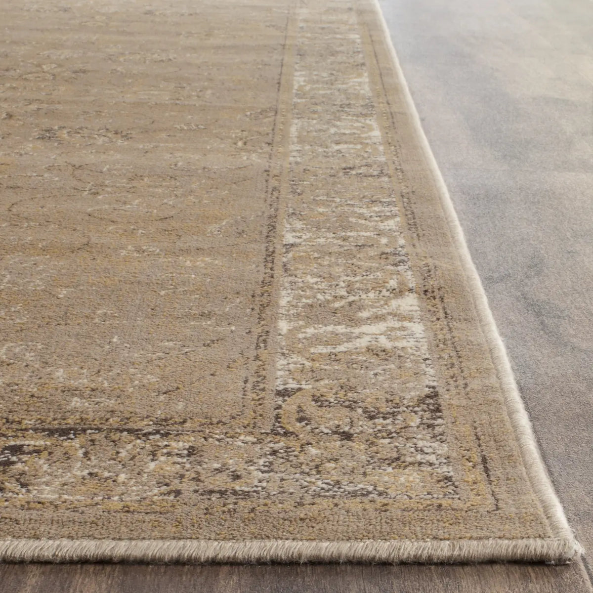 Safavieh Vintage 2'-2" x 6'-0" Rug in Taupe