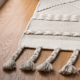 Safavieh Casablanca 4'-0" x 6'-0" Rug in Silver / Ivory