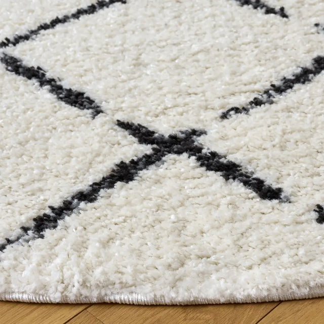 Safavieh Arizona Shag 6'-7" x 6'-7" Rug in Ivory / Black