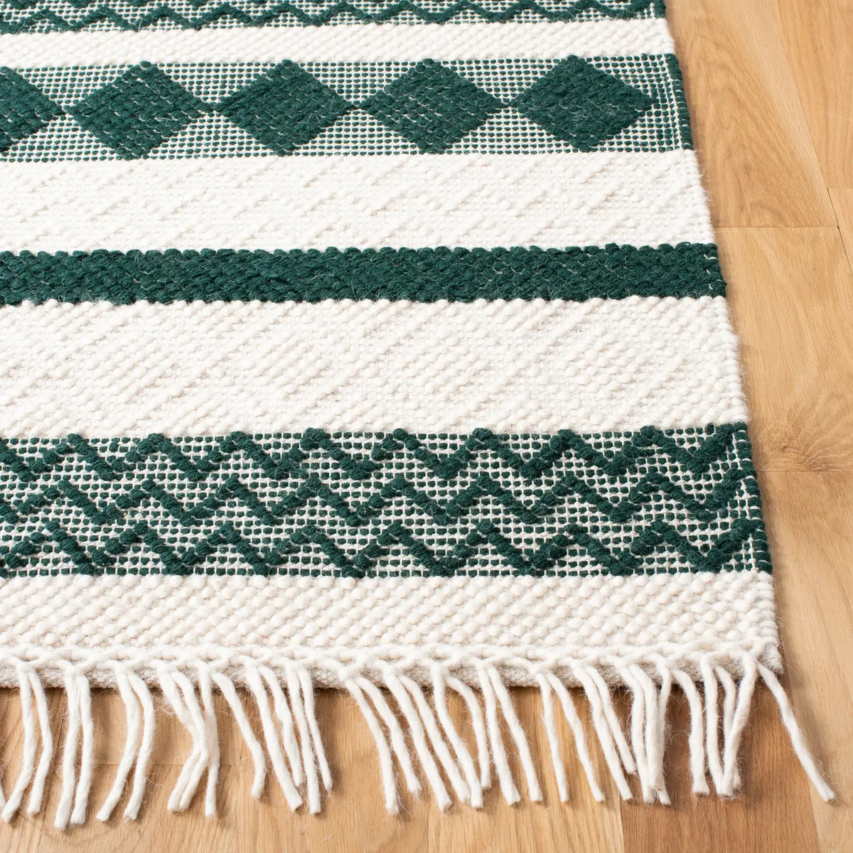 Safavieh Natura 4'-0" x 6'-0" Rug in Ivory / Green