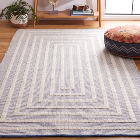 Safavieh Natura 4'-0" x 6'-0" Rug in Blue / Ivory