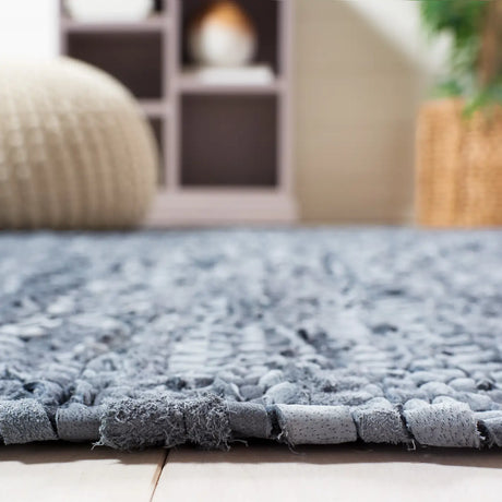 Safavieh Vintage Leather 4'-0" x 6'-0" Rug in Grey / Beige
