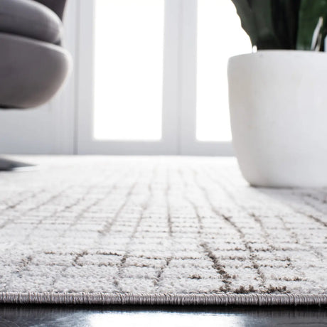 Safavieh Orchard 4'-5" x 6'-5" Rug in Grey / Light Grey