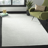 Safavieh Montauk 4'-0" x 6'-0" Rug in Light Green / Ivory