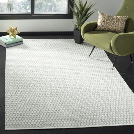 Safavieh Montauk 4'-0" x 6'-0" Rug in Light Green / Ivory