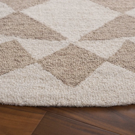 Safavieh Ebony 6'-0" x 6'-0" Rug in Beige / Ivory
