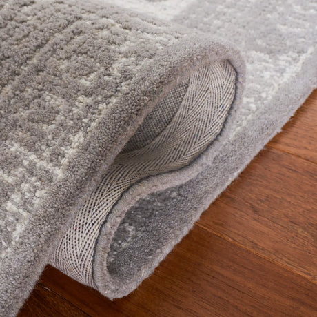 Safavieh Metro 4'-0" x 6'-0" Rug in Dark Grey / Ivory