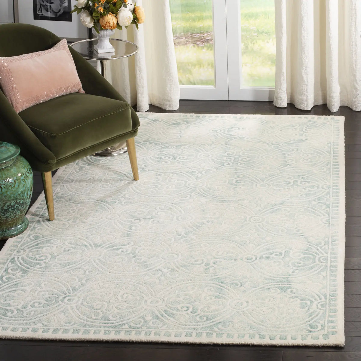 Safavieh Dip Dye 4'-0" x 6'-0" Rug in Light Green / Ivory