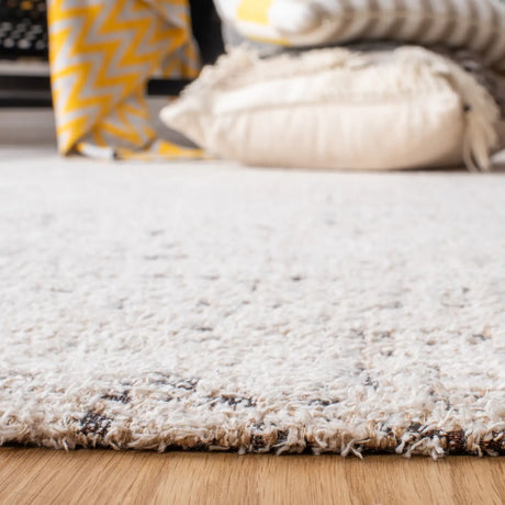 Safavieh Classic Vintage 4'-0" x 6'-0" Rug in Natural / Ivory