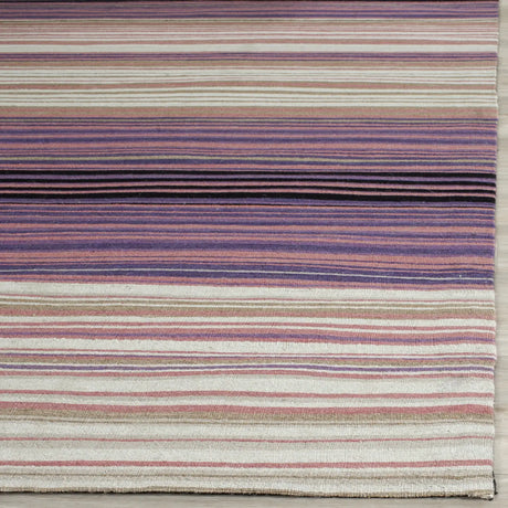 Safavieh Marbella 4'-0" x 6'-0" Rug in White / Lilac