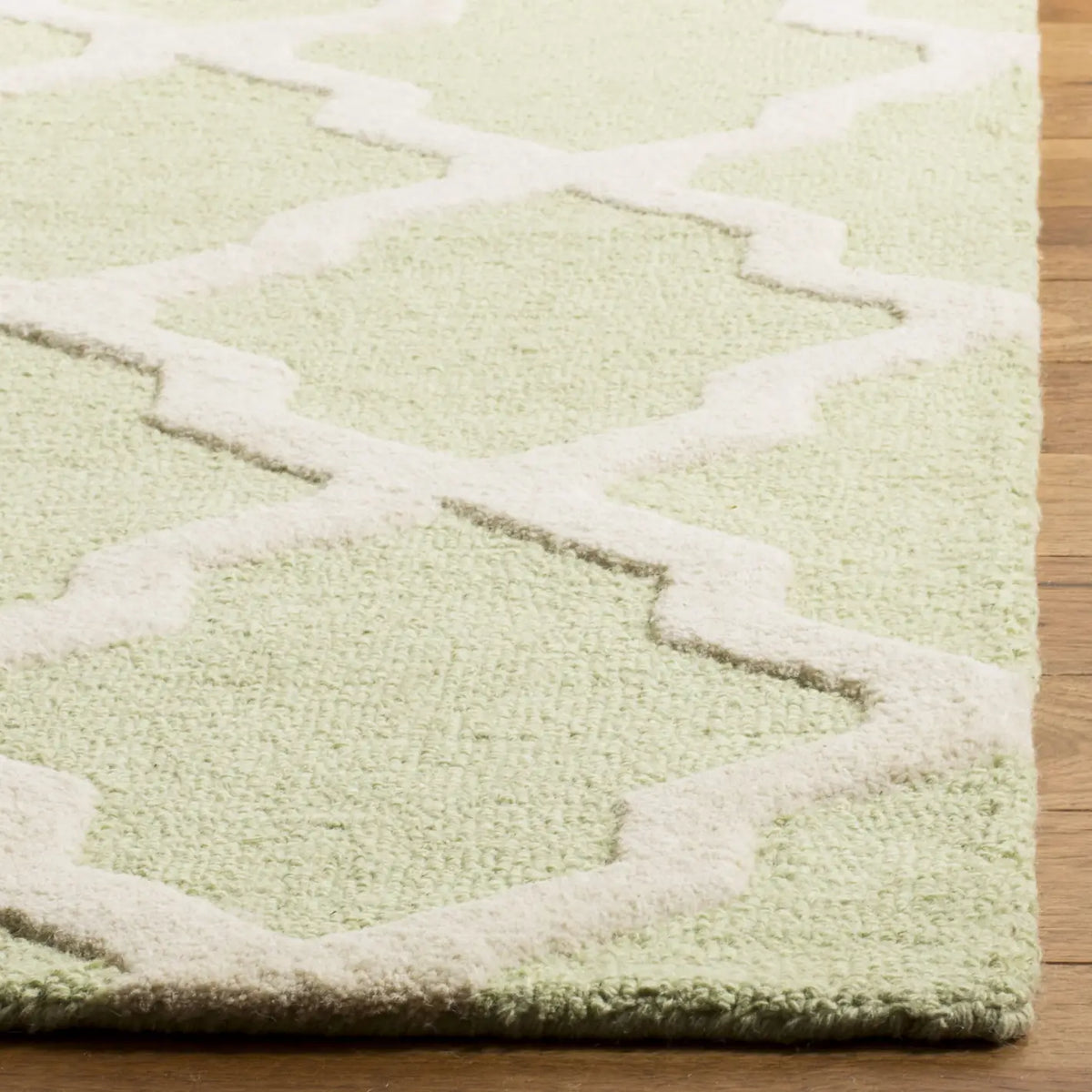 Safavieh Cambridge 5'-0" x 8'-0" Rug in Light Green / Ivory
