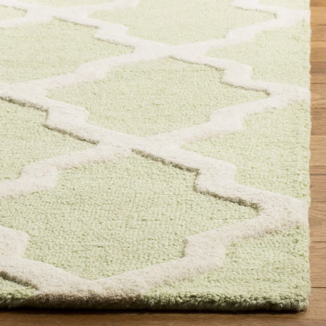 Safavieh Cambridge 5'-0" x 8'-0" Rug in Light Green / Ivory