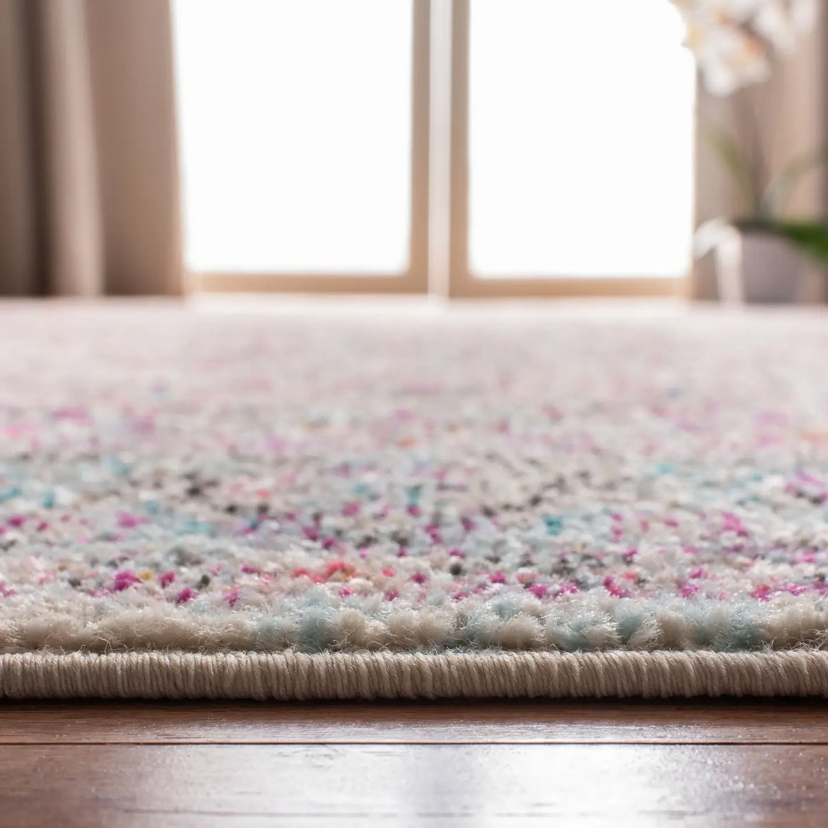 Safavieh Madison 200 4'-0" x 6'-0" Rug in Beige / Fuchsia