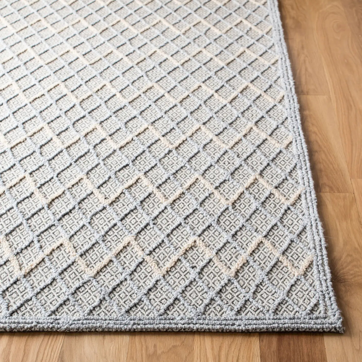 Safavieh Trace 4'-0" x 6'-0" Rug in Blue / Black