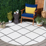 Safavieh Courtyard 6'-7" x 6'-7" Rug in Ivory / Black