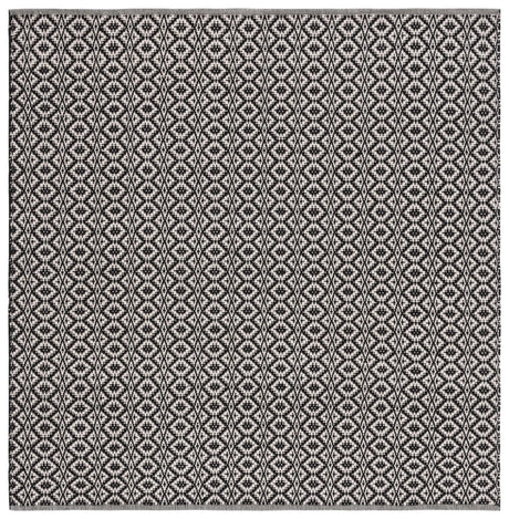 Safavieh Montauk 6'-0" x 6'-0" Rug in Ivory / Black