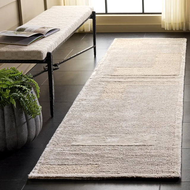 Safavieh Glamour 2'-3" x 8'-0" Rug in Ivory / Beige