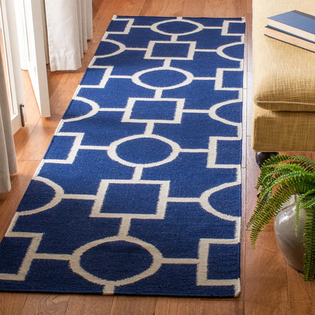 Safavieh Dhurries 2'-6" x 8'-0" Rug in Navy / Ivory