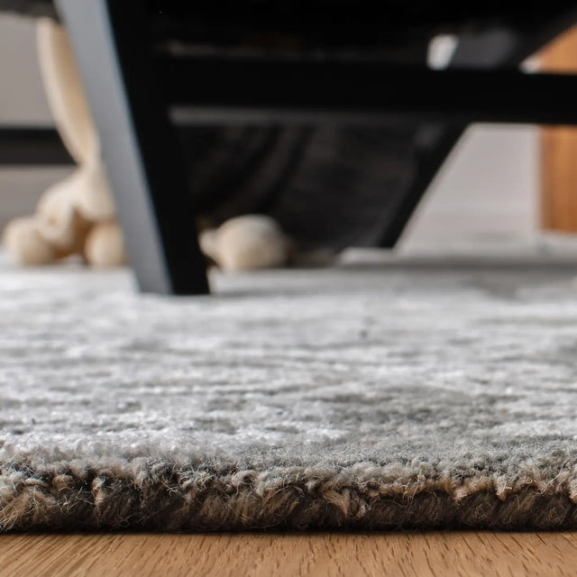 Safavieh Glamour 4'-0" x 6'-0" Rug in Charcoal