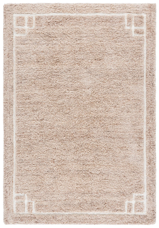 Safavieh Casablanca 4'-0" x 6'-0" Rug in Beige / Ivory