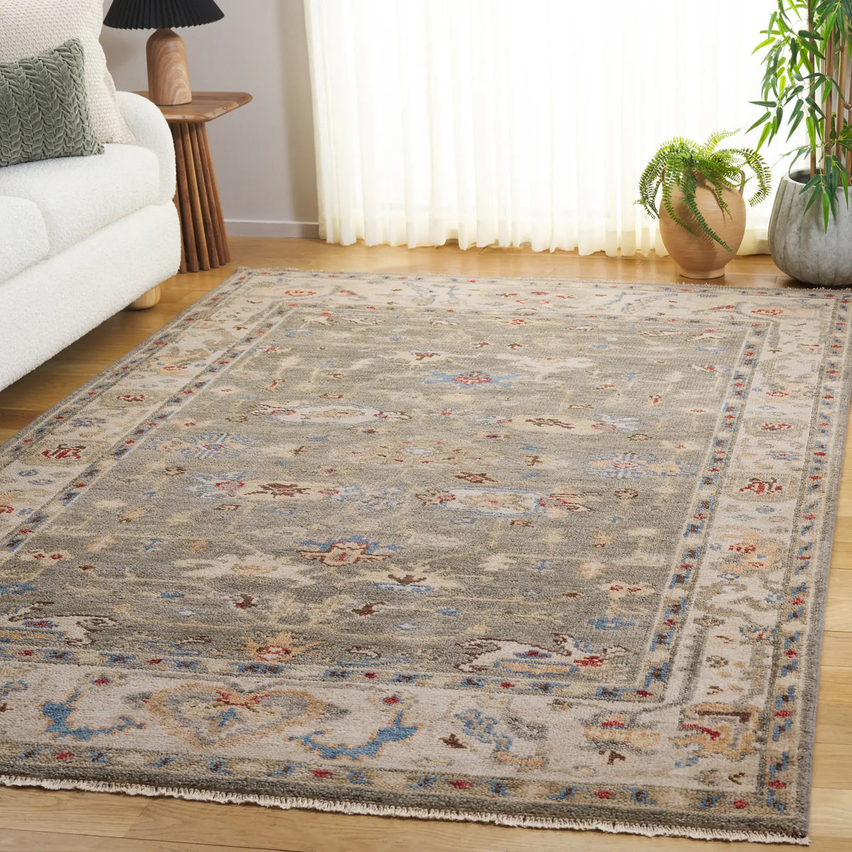 Safavieh Samarkand 6'-0" x 9'-0" Rug in Grey / Ivory