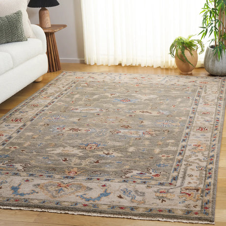 Safavieh Samarkand 6'-0" x 9'-0" Rug in Grey / Ivory