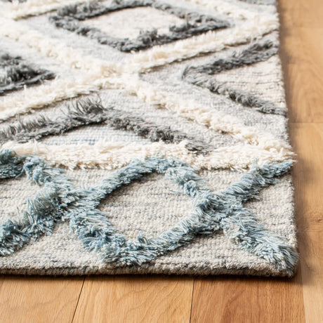 Safavieh Kenya 4'-0" x 6'-0" Rug in Ivory / Grey