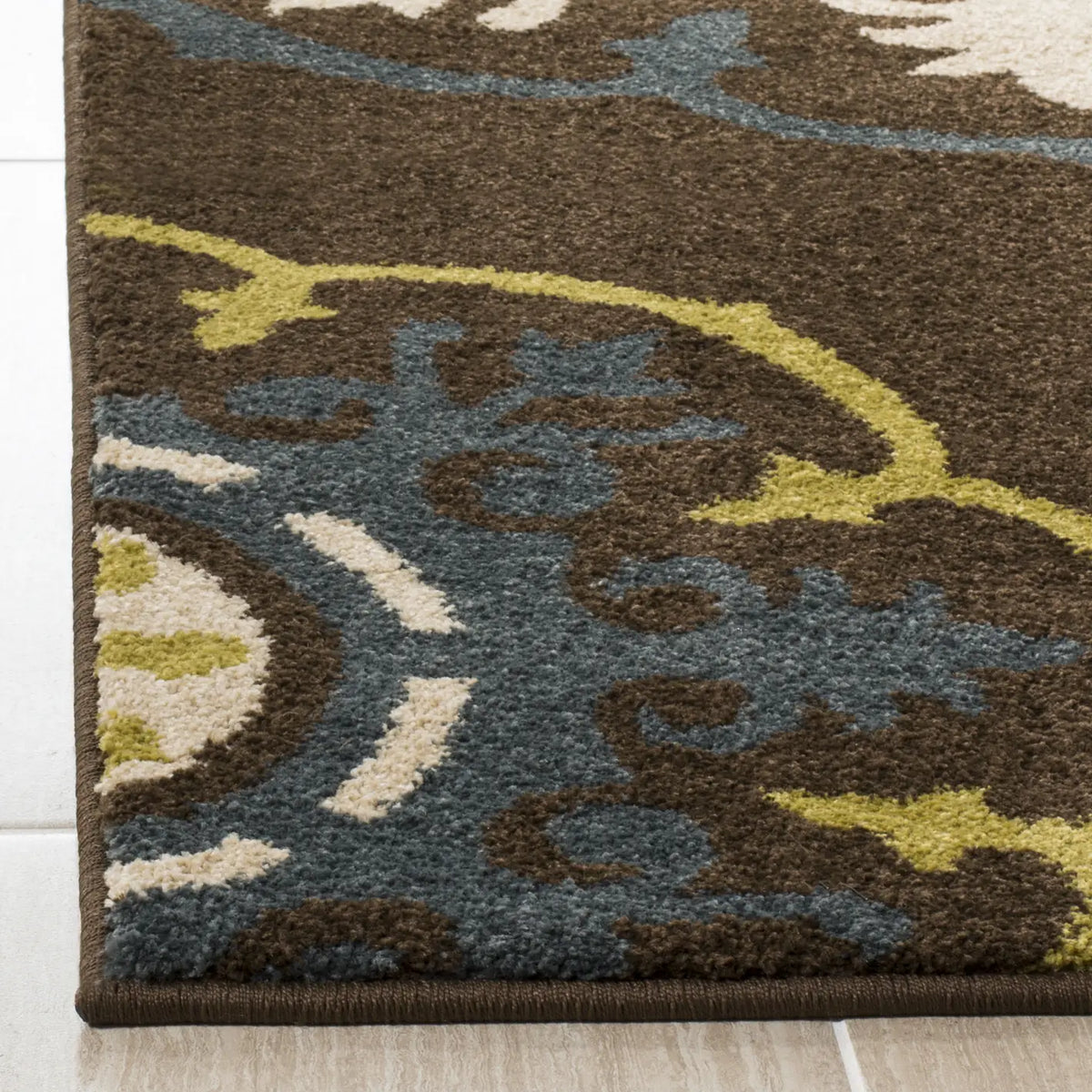 Safavieh Newbury 5'-1" x 7'-6" Rug in Brown / Green