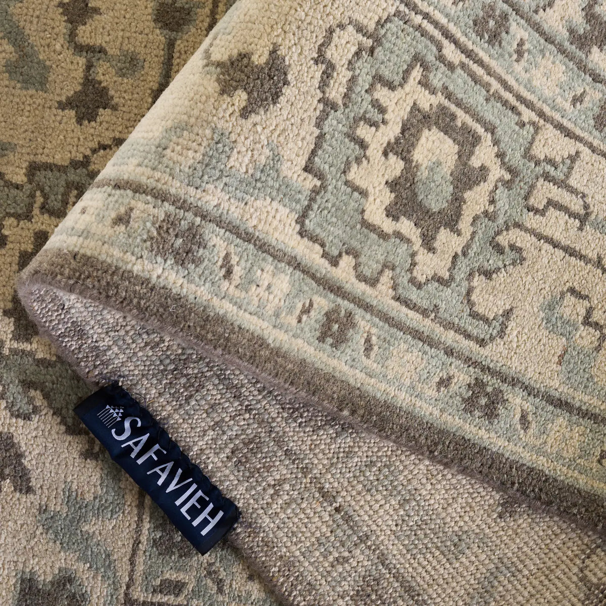 Safavieh Sivas 6'-0" x 9'-0" Rug in Grey / Ivory