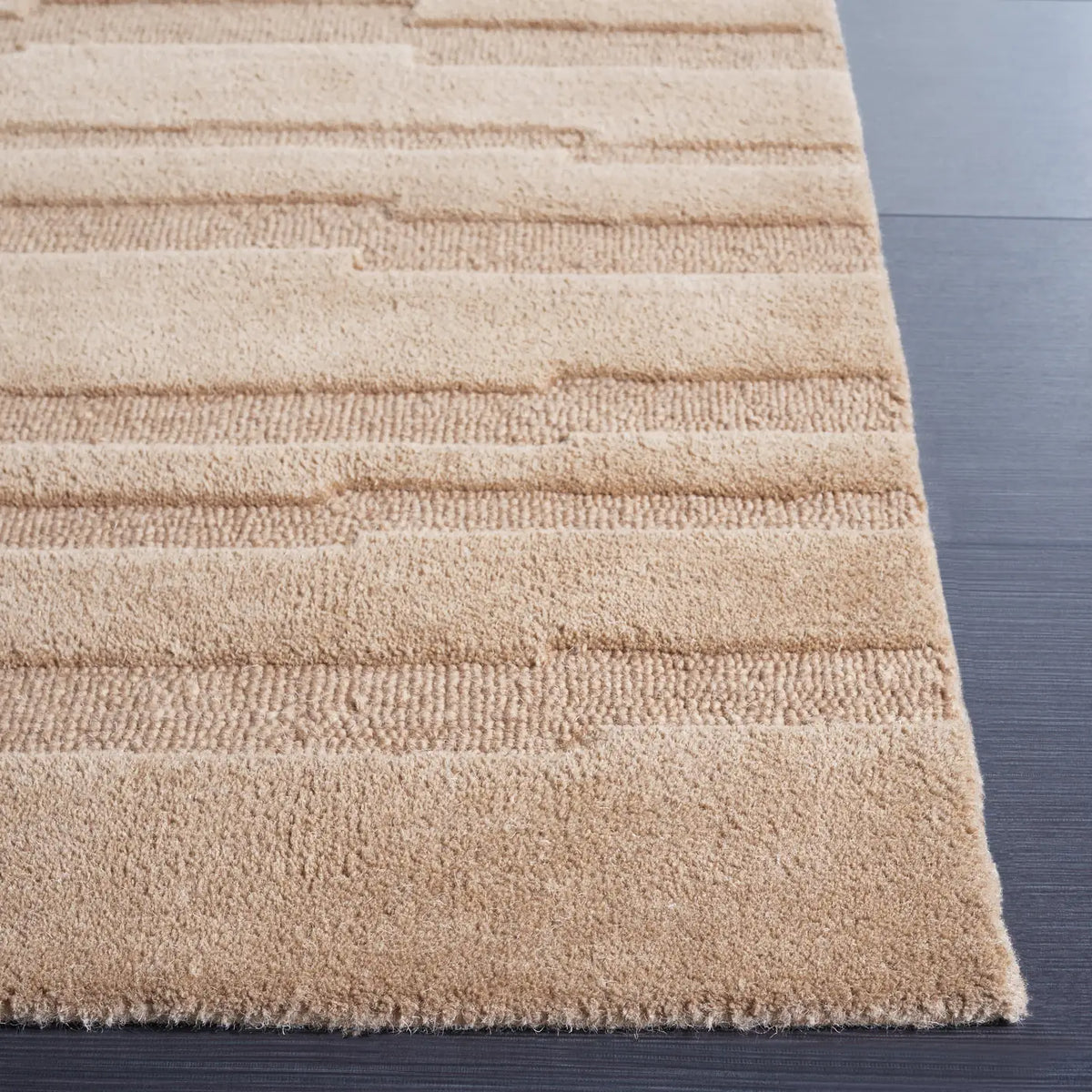 Safavieh Chatham 4'-0" x 6'-0" Rug in Taupe