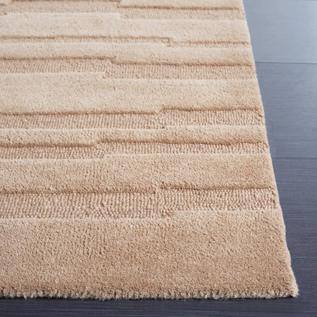 Safavieh Chatham 4'-0" x 6'-0" Rug in Taupe