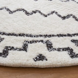 Safavieh Casablanca 6'-0" x 6'-0" Rug in Ivory / Black