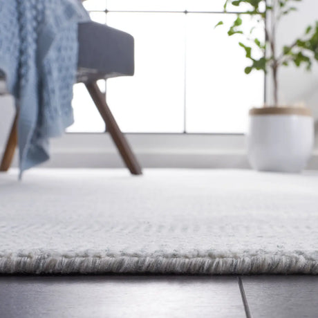 Safavieh Mirage 4'-0" x 6'-0" Rug in Light Grey / Ivory
