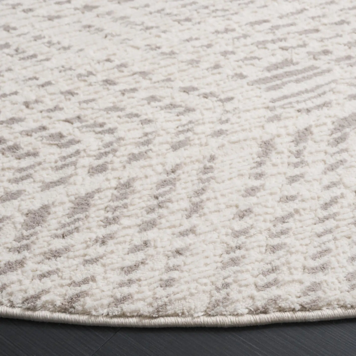 Safavieh Revive 6'-7" x 6'-7" Rug in Ivory / Grey