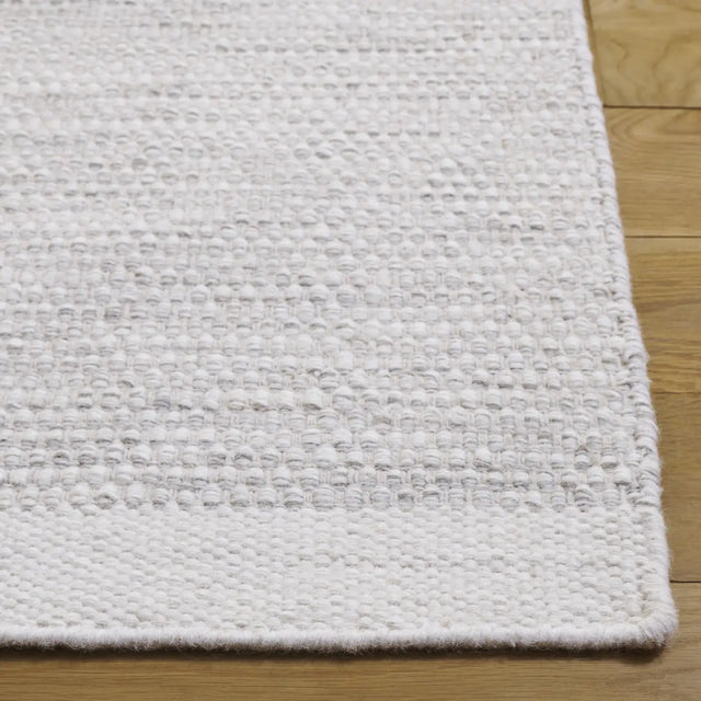 Safavieh Vermont 4'-0" x 6'-0" Rug in Ivory / Beige