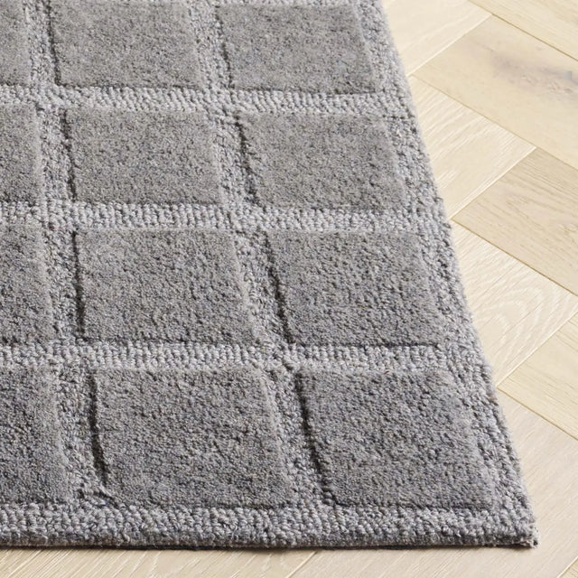 Safavieh Genre 4'-0" x 6'-0" Rug in Grey