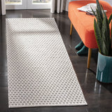 Safavieh Montauk 2'-3" x 7'-0" Rug in Grey / Ivory