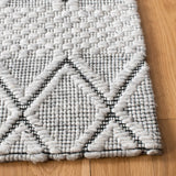 Safavieh Marbella 4'-0" x 6'-0" Rug in Light Grey / Black