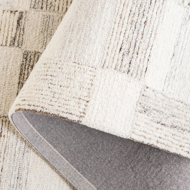 Safavieh Pine 4'-0" x 6'-0" Rug in Beige / Brown