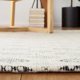 Safavieh Natura 4'-0" x 6'-0" Rug in Ivory / Black